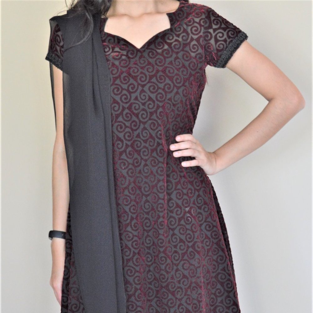 *** PRETTY VELVET LACE SALWAR KAMEEZ XS - S + FREE GIFT ***
